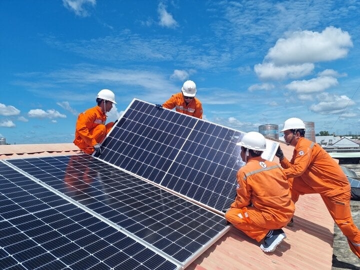Đề xuất cơ chế, chính sách khuyến khích phát triển điện mặt trời mái nhà tự sản, tự tiêu