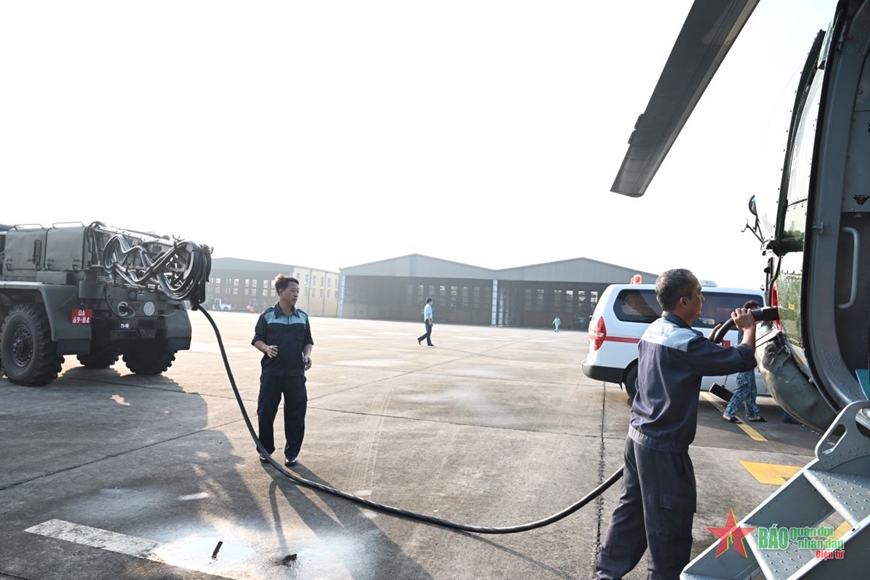 Kiểm tra công tác huấn luyện và chuẩn bị bay chào mừng tại Lễ kỷ niệm 70 năm Chiến thắng Điện Biên Phủ