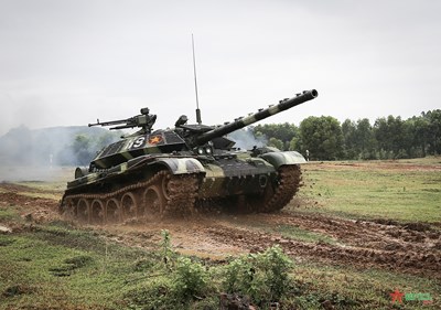 Gallery - 	Kíp xe tăng vượt nắng, thắng mưa