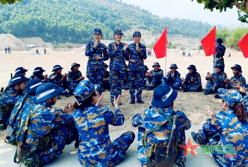 “Bát nước thao trường” ấm tình đồng đội ở Vùng 3 Hải quân “Bát nước thao trường” ấm tình đồng đội ở Vùng 3 Hải quân