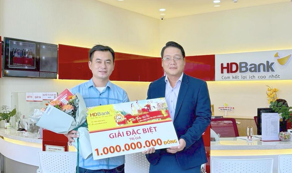 Khách hàng nhận 1 tỷ đồng tiền thưởng của HDBank