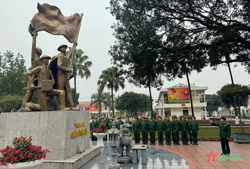 Ở đơn vị bắt sống tướng De Castries