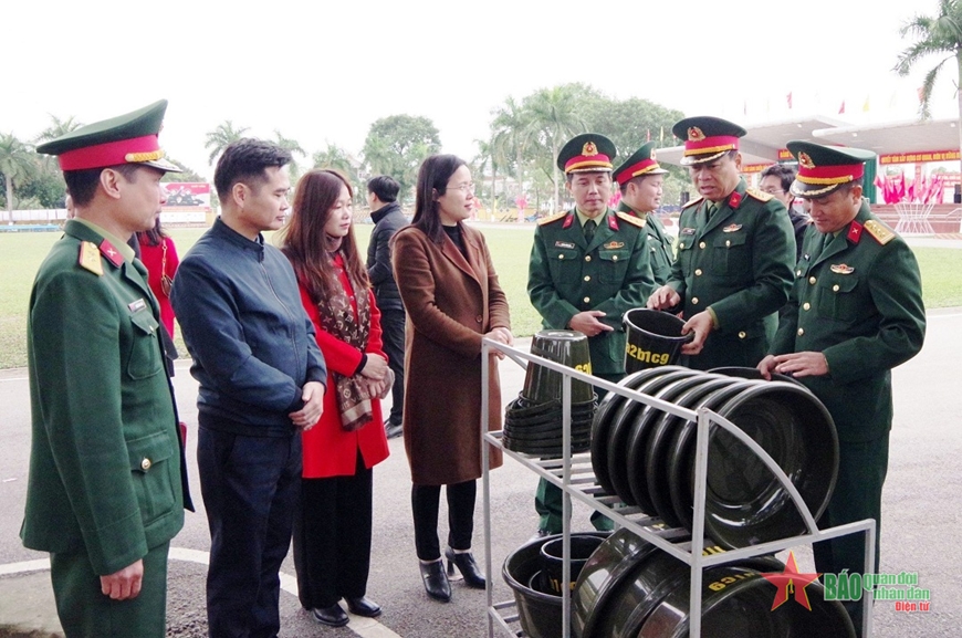 Ở đơn vị bắt sống tướng De Castries