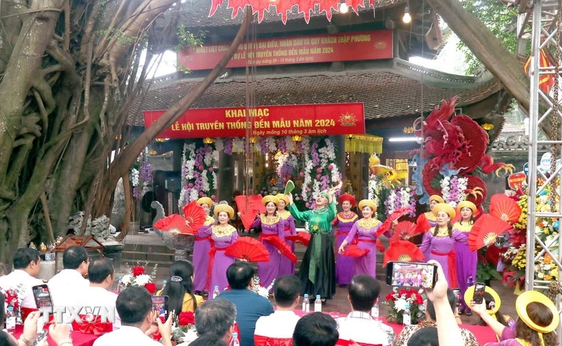 Hưng Yên khai hội truyền thống đền Mẫu