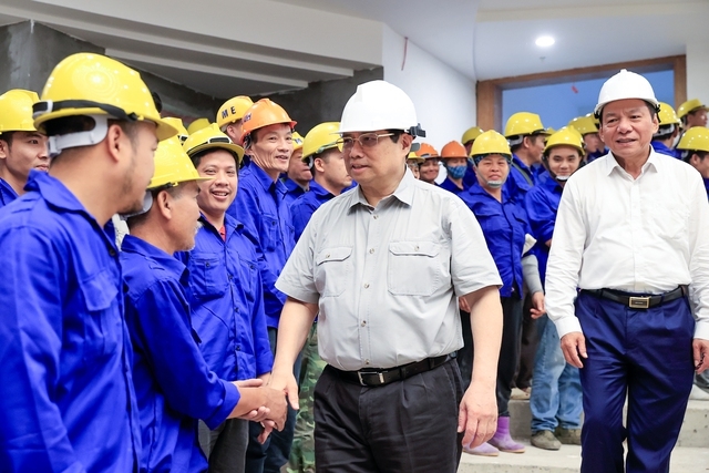 Thủ tướng Phạm Minh Chính thăm Trung tâm thông tin chỉ huy Công an Phú Thọ và khảo sát công trình xây dựng Nhà văn hóa nghệ thuật tỉnh
