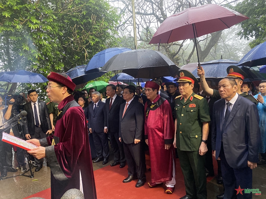 Thủ tướng Phạm Minh Chính dâng hương tưởng nhớ công đức các Vua Hùng