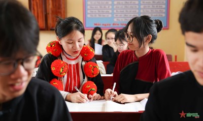 View - 	Học sinh dân tộc Tuyên Quang tập trung ôn tập cho kỳ thi tốt nghiệp