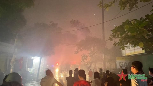 Hà Nội: Cháy khu nhà xưởng tạm ở Phú Diễn, không có thương vong