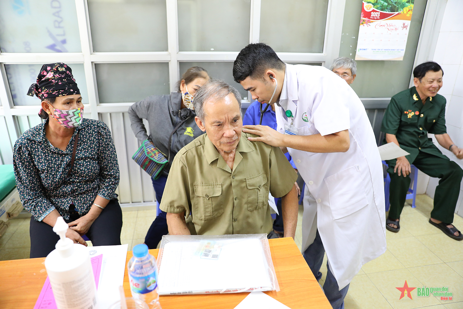 Hơn 1.000 đồng bào các dân tộc tỉnh Điện Biên được khám bệnh miễn phí