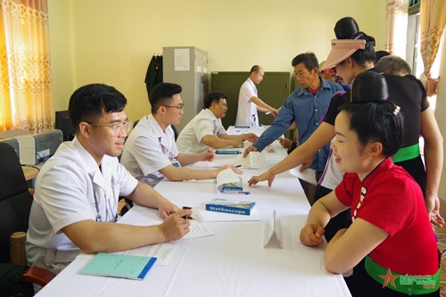 Học viện Quân y khám bệnh, tư vấn sức khỏe tại tỉnh Điện Biên


