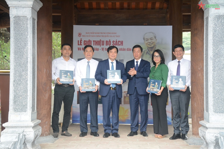 Ra mắt bộ sách “Võ Nguyên Giáp - Vị tướng của nhân dân”