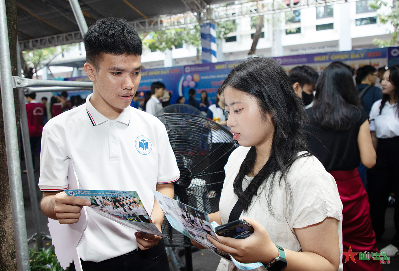 Hơn 3.000 học sinh tìm hiểu ngành nghề lĩnh vực công thương