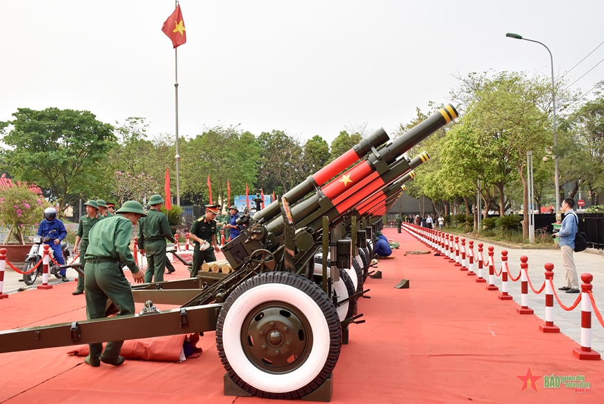 Dàn pháo lễ đã đến Điện Biên