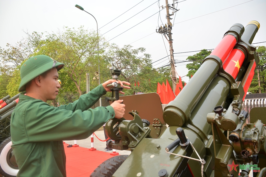 Dàn pháo lễ đã đến Điện Biên