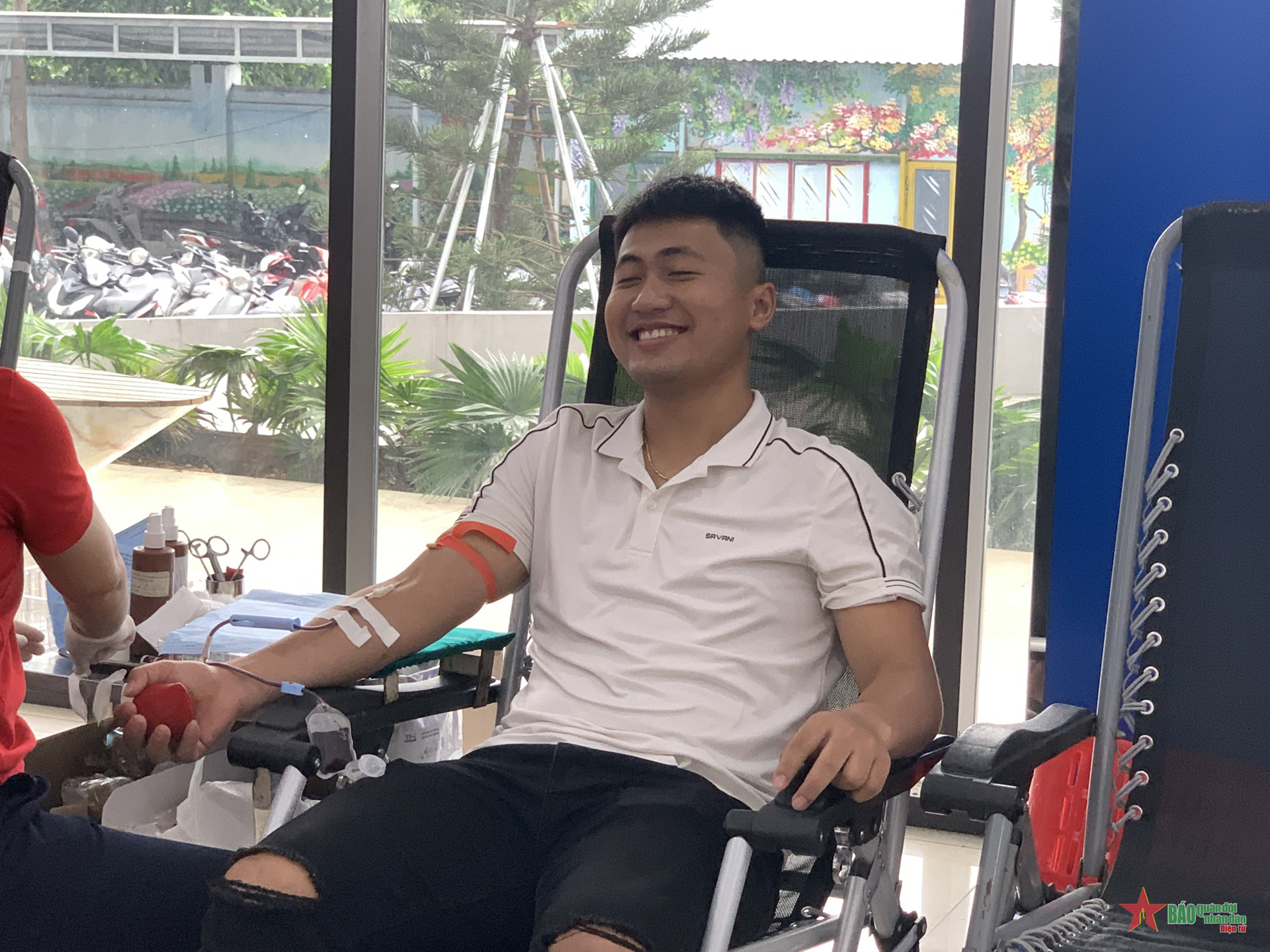 Sôi nổi Ngày hội hiến máu tại Trường Đại học Kinh tế - Kỹ thuật Công nghiệp