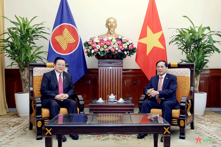Bộ trưởng Bộ Ngoại giao Bùi Thanh Sơn gặp Tổng thư ký ASEAN và Bộ trưởng thứ hai Bộ Ngoại giao Brunei