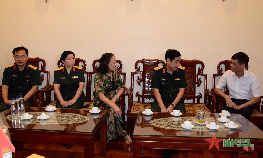 View - 	Trung tướng Nguyễn Văn Gấu tri ân các đồng chí nguyên lãnh đạo Đảng