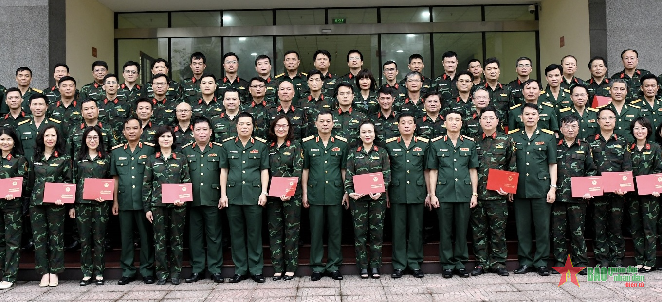 Học viện Chính trị tổ chức Lễ tốt nghiệp Lớp bồi dưỡng kiến thức quốc phòng và an ninh đối tượng 2 