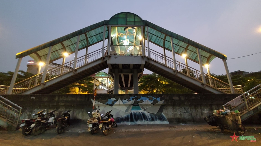 Quận Hoàn Kiếm: Khai trương dự án nghệ thuật trên cầu đi bộ Trần Nhật Duật