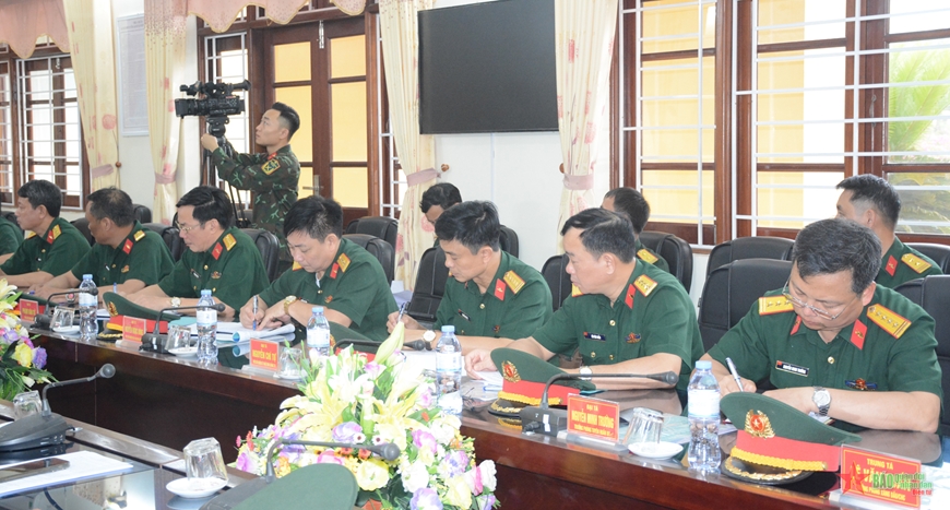 View - 	Thượng tướng Huỳnh Chiến Thắng kiểm tra Lữ đoàn 215