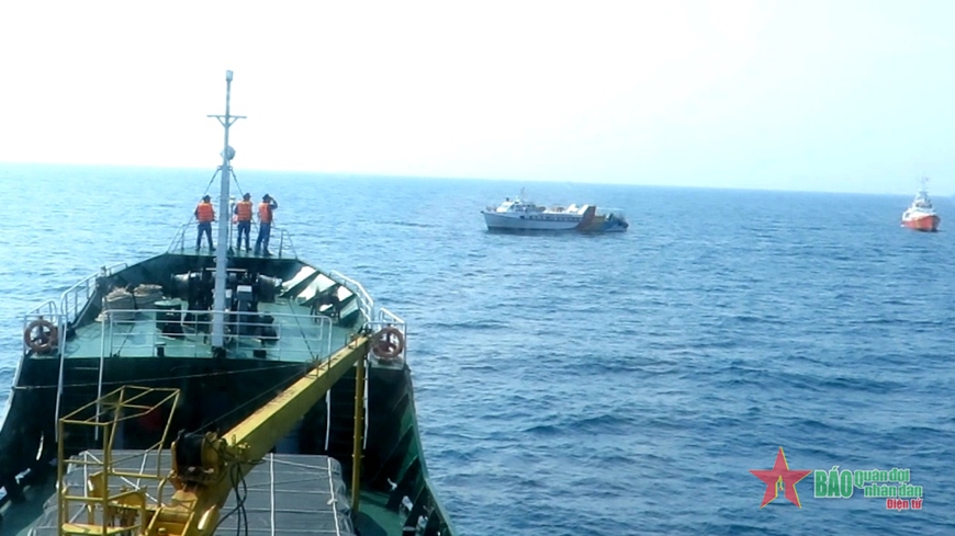 Tàu Cảnh sát biển 6006 tham gia tìm kiếm cứu nạn trên vùng biển Lý Sơn