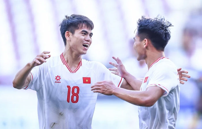 Bình luận: Tấm vé “ngon, bổ, rẻ”