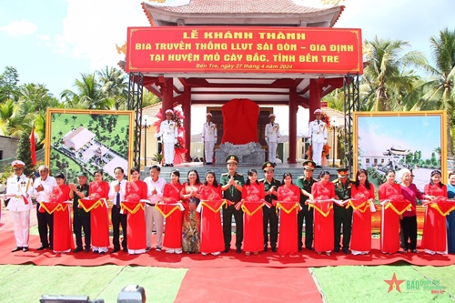 Bộ tư lệnh TP Hồ Chí Minh khánh thành bia truyền thống lực lượng Sài Gòn - Gia Định tại Bến Tre