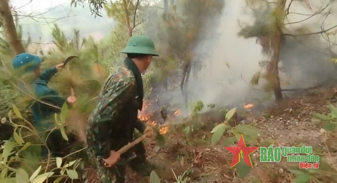 Khống chế cháy rừng tại huyện Thanh Chương, tỉnh Nghệ An