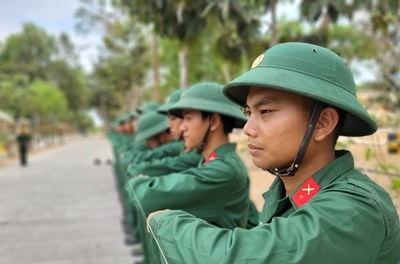 View - 	Chiến sĩ mới Quân đoàn 4 thi đua luyện rèn