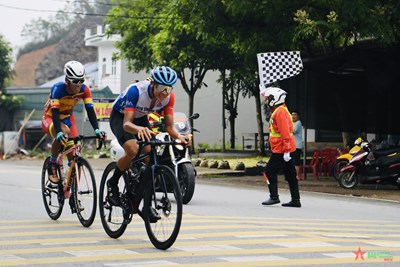 View - 	Chặng 2 Cuộc đua xe đạp về Điện Biên Phủ 2024: Tuyển thủ Quân đội