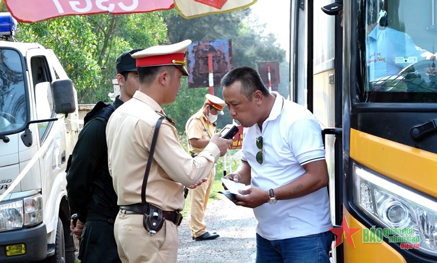 Quảng Bình: Cảnh sát giao thông làm việc xuyên lễ bảo đảm trật tự, an toàn giao thông