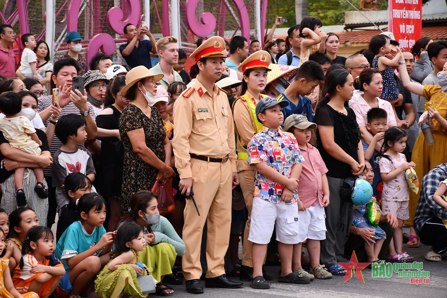 Quảng Bình: Cảnh sát giao thông làm việc xuyên lễ bảo đảm trật tự, an toàn giao thông
