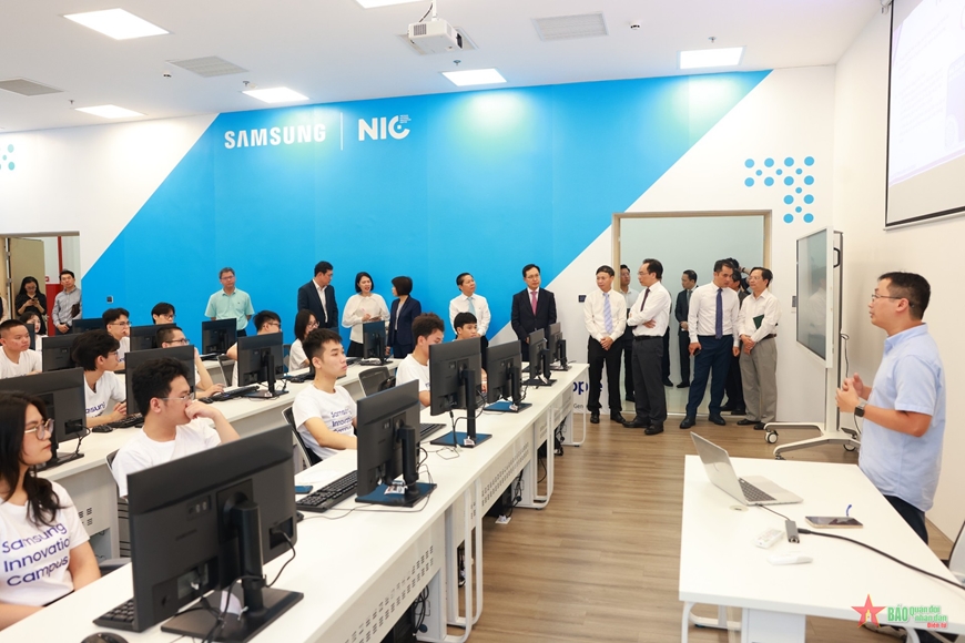 Hợp tác với Samsung đào tạo nhân tài công nghệ