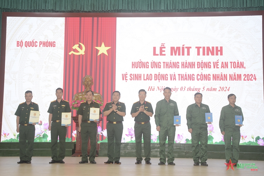 Thượng tướng Lê Huy Vịnh dự lễ mít tinh hưởng ứng tháng hành động an toàn, vệ sinh lao động