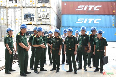 View - 	Trung tướng Nguyễn Doãn Anh kiểm tra tiến độ đóng mới tàu tại Tổng côn