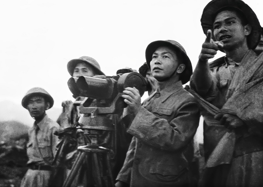 Nghệ sĩ nhiếp ảnh Triệu Đại và những bức ảnh khét mùi bom đạn