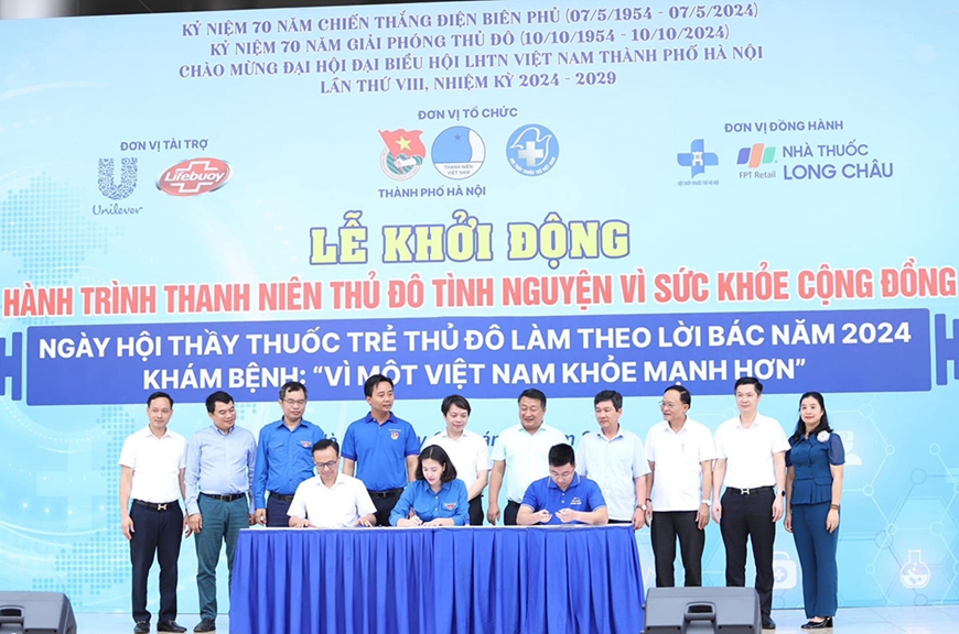 Hơn 1.000 người dân Thủ đô được khám bệnh, cấp thuốc miễn phí
