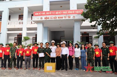 View - 	Đoàn công tác số 14 thăm quân và dân huyện đảo Trường Sa, nhà giàn DK1