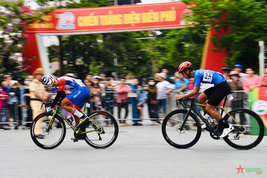 View - 	TRỰC TIẾP Chặng 5 và Lễ bế mạc Cuộc đua xe đạp về Điện Biên Phủ 2024