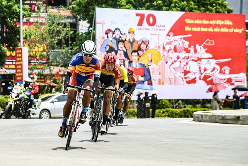TRỰC TIẾP Chặng 5 và Lễ bế mạc Cuộc đua xe đạp “Về Điện Biên Phủ-2024, Cúp Báo Quân đội nhân dân” 