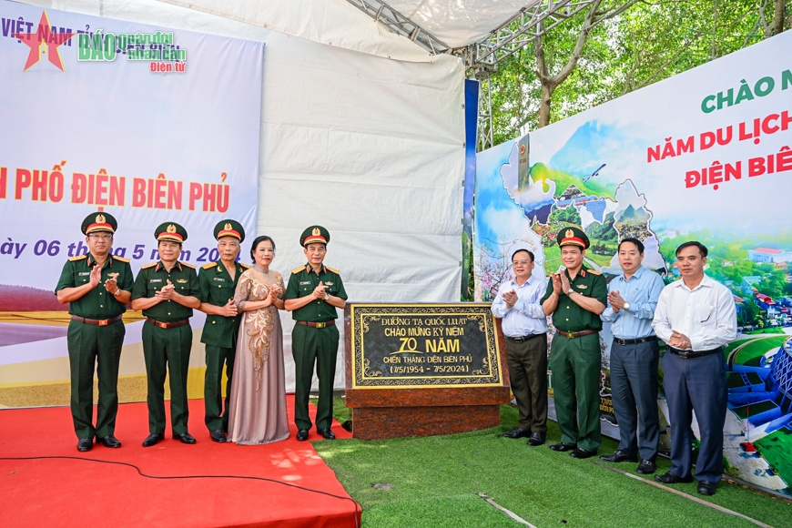 Lãnh đạo Quân ủy Trung ương, Bộ Quốc phòng dâng hương, tưởng niệm các Anh hùng liệt sĩ tại thành phố Điện Biên Phủ