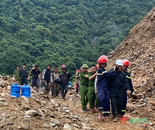 Hà Tĩnh: Sạt lở đất làm 7 người thương vong
