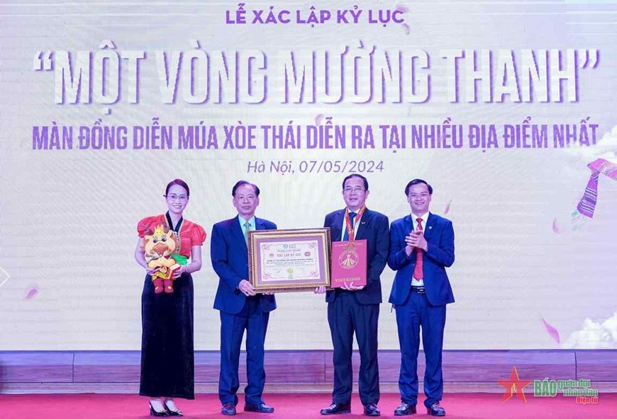 Việt Nam có kỷ lục mới về đồng diễn xòe Thái