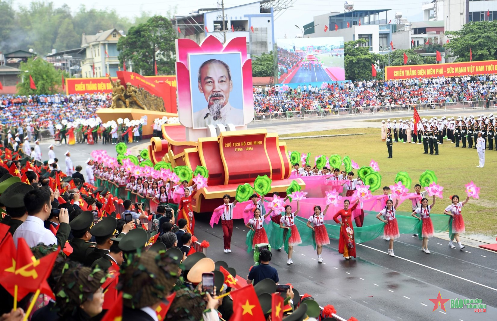 Hân hoan Ngày Chiến thắng Điện Biên Phủ