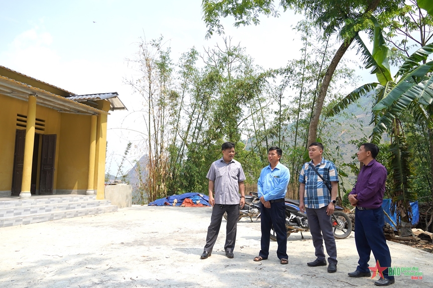 Hà Giang: Trao kinh phí hỗ trợ xây dựng nhà ở cho hộ nghèo biên giới