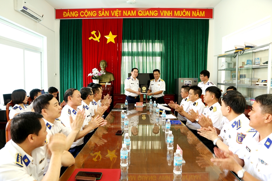 Bộ tư lệnh Cảnh sát biển Việt Nam thăm và làm việc với Học viện Hải quân Bộ tư lệnh Cảnh sát biển Việt Nam thăm và làm việc với Học viện Hải quân