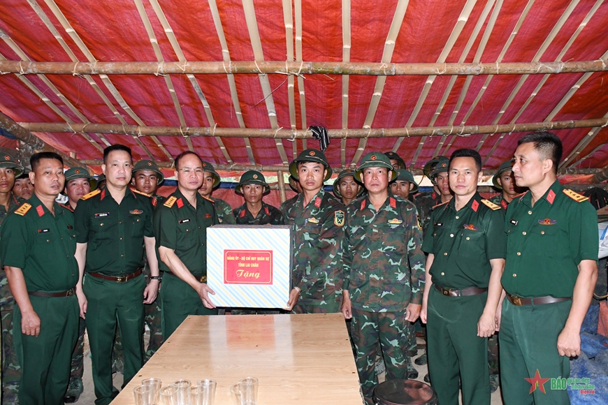Bộ CHQS tỉnh Lai Châu kiểm tra, động viên lực lượng rà phá bom mìn và lực lượng xây dựng trận địa Pháo phòng không 37mm-1