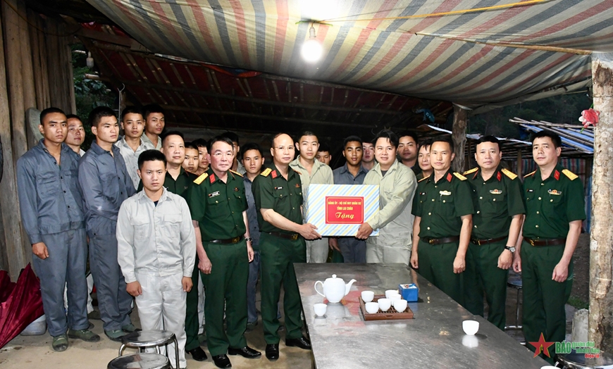 Bộ CHQS tỉnh Lai Châu kiểm tra, động viên lực lượng rà phá bom mìn và lực lượng xây dựng trận địa Pháo phòng không 37mm-1