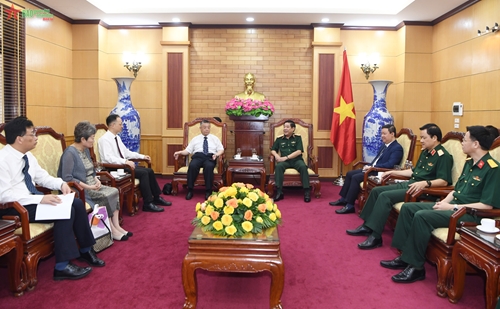 Trung tướng Nguyễn Văn Gấu tiếp thân nhân các cựu cố vấn, chuyên gia quân sự Trung Quốc