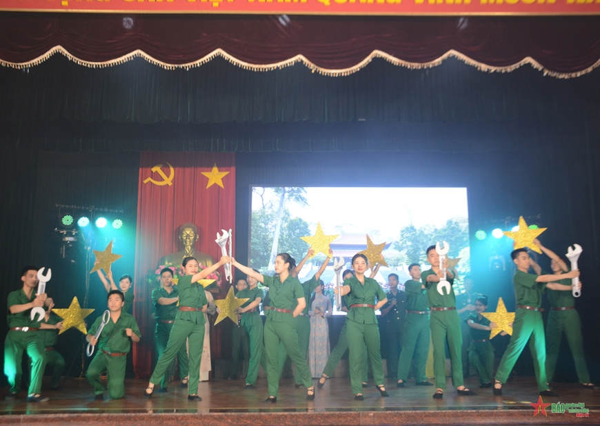 Liên hoan nghệ thuật quần chúng “Vinh quang người lính kỹ thuật”